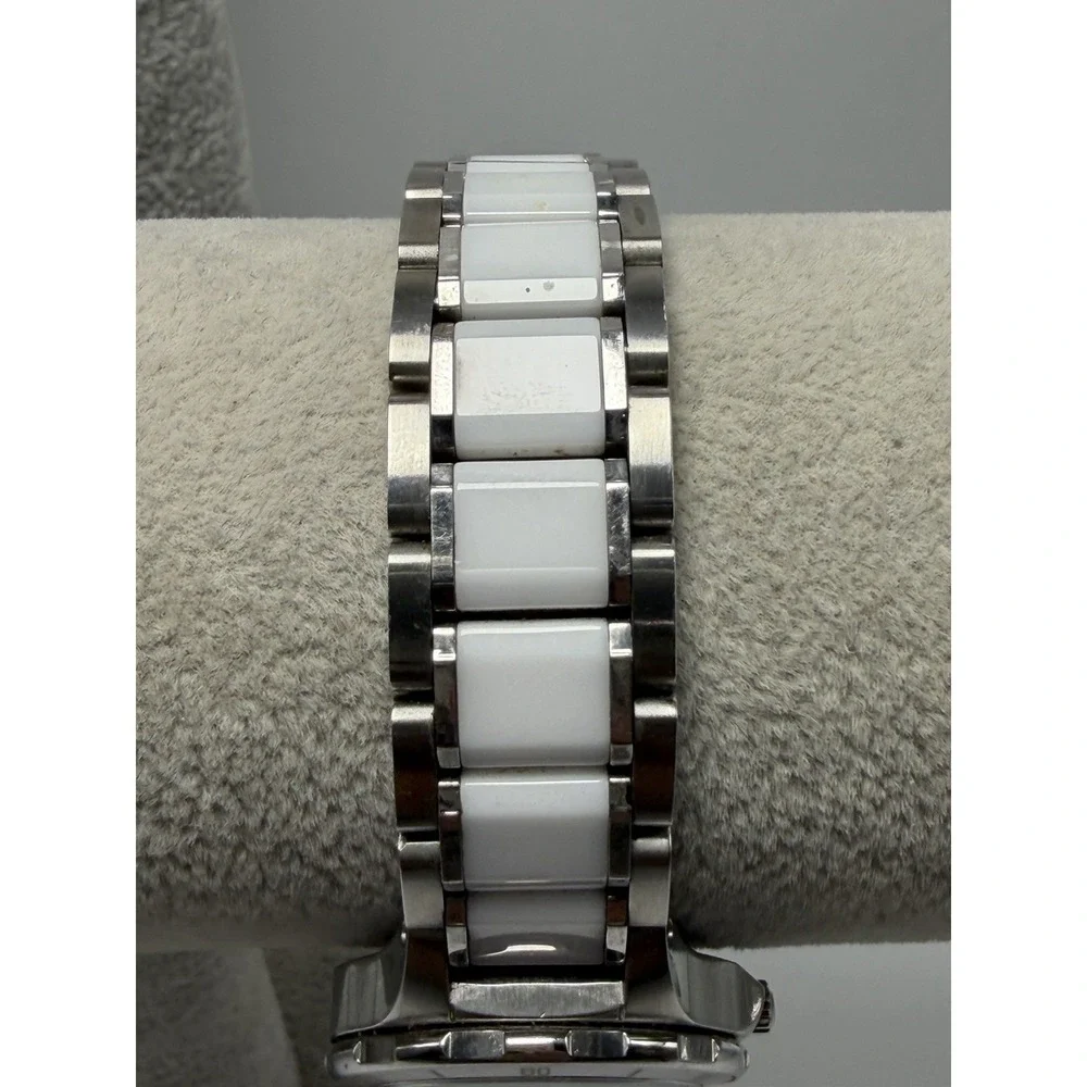 Bulova‎ 98P124 New Battery Ladies Watch 30MM 7.5